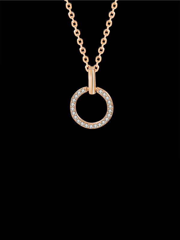 Ring-Shaped Pendant Necklace